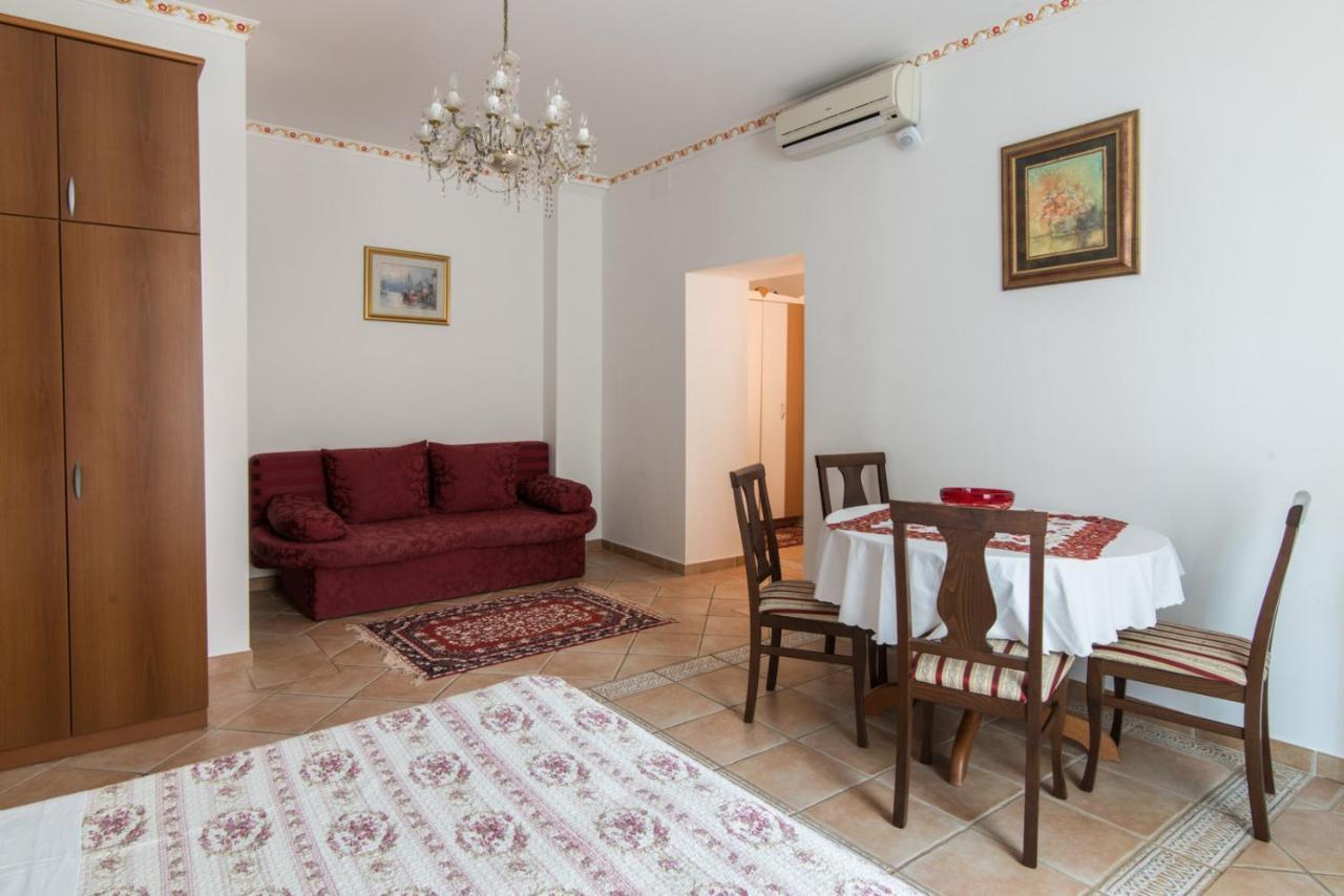 Anna Apartment