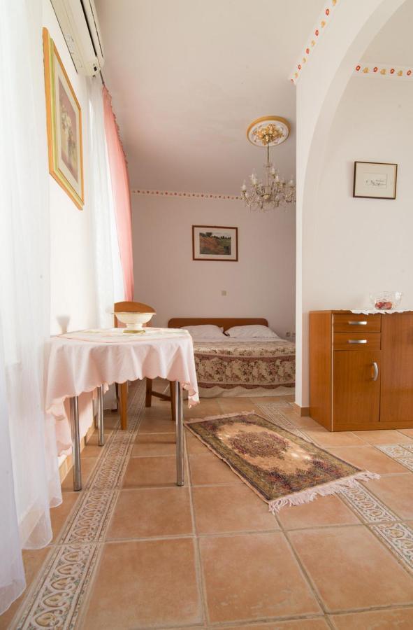 Anna Apartment