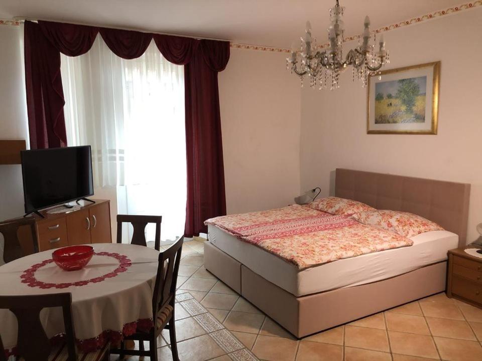Anna Apartment